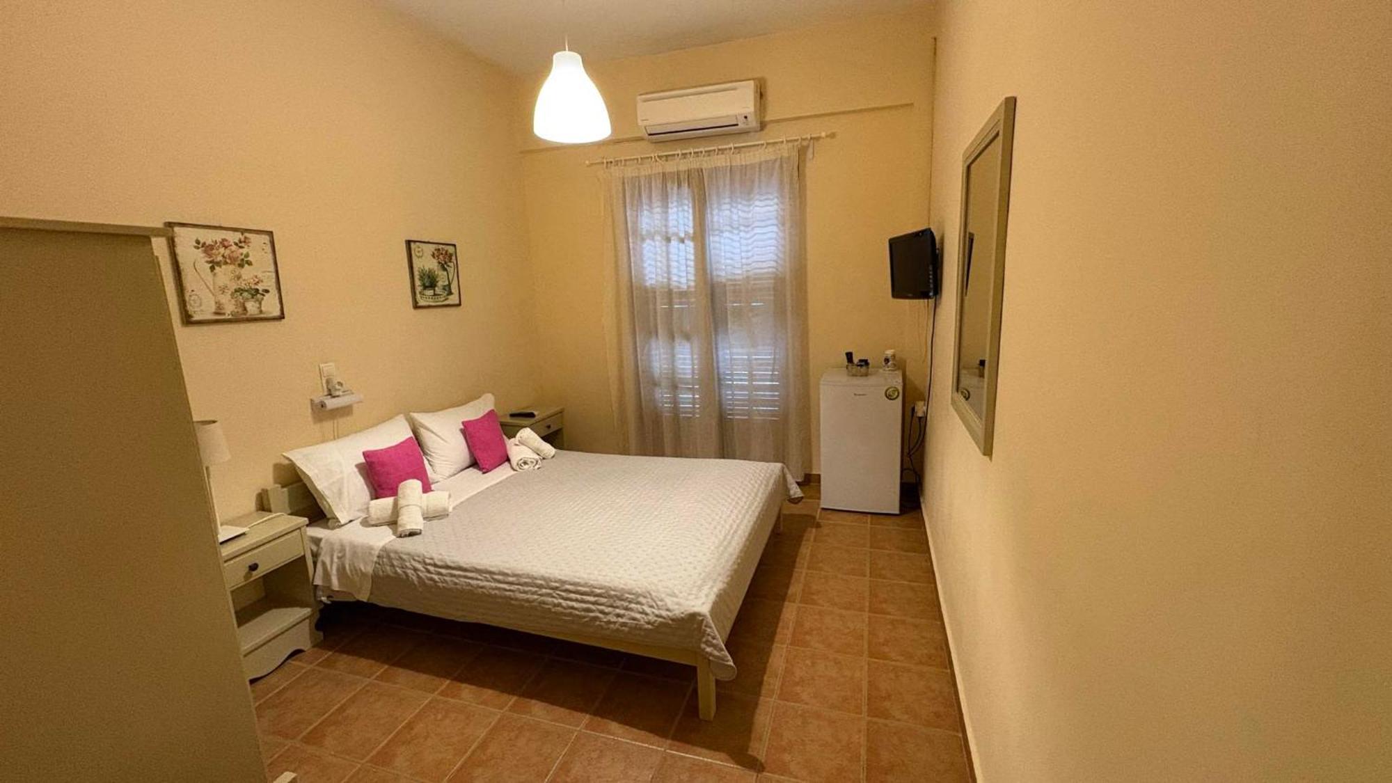 Romanza Rooms Poulithra Bagian luar foto