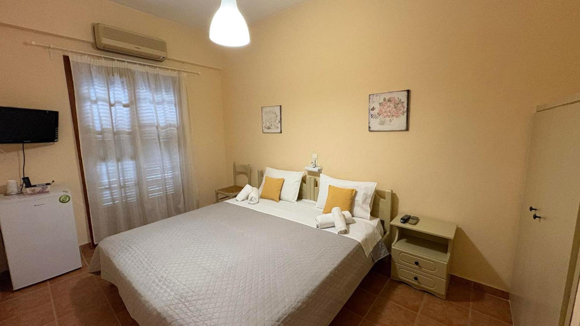 Romanza Rooms Poulithra Bagian luar foto