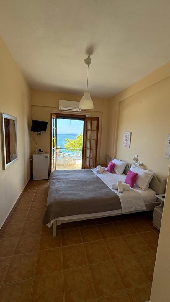 Romanza Rooms Poulithra Bagian luar foto